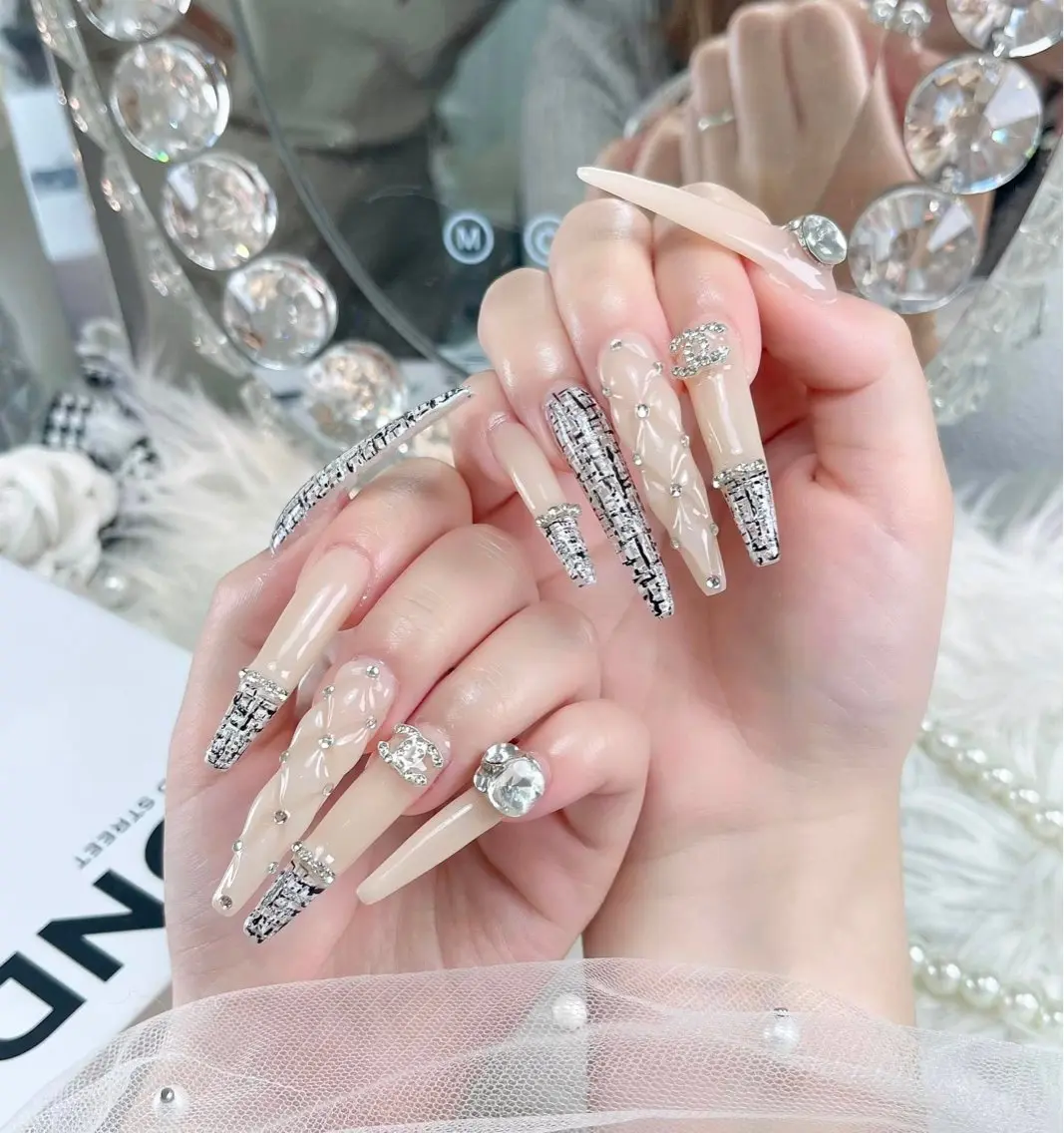 ネイル ハンドネイル いちご ちゃんのネイルデザイン