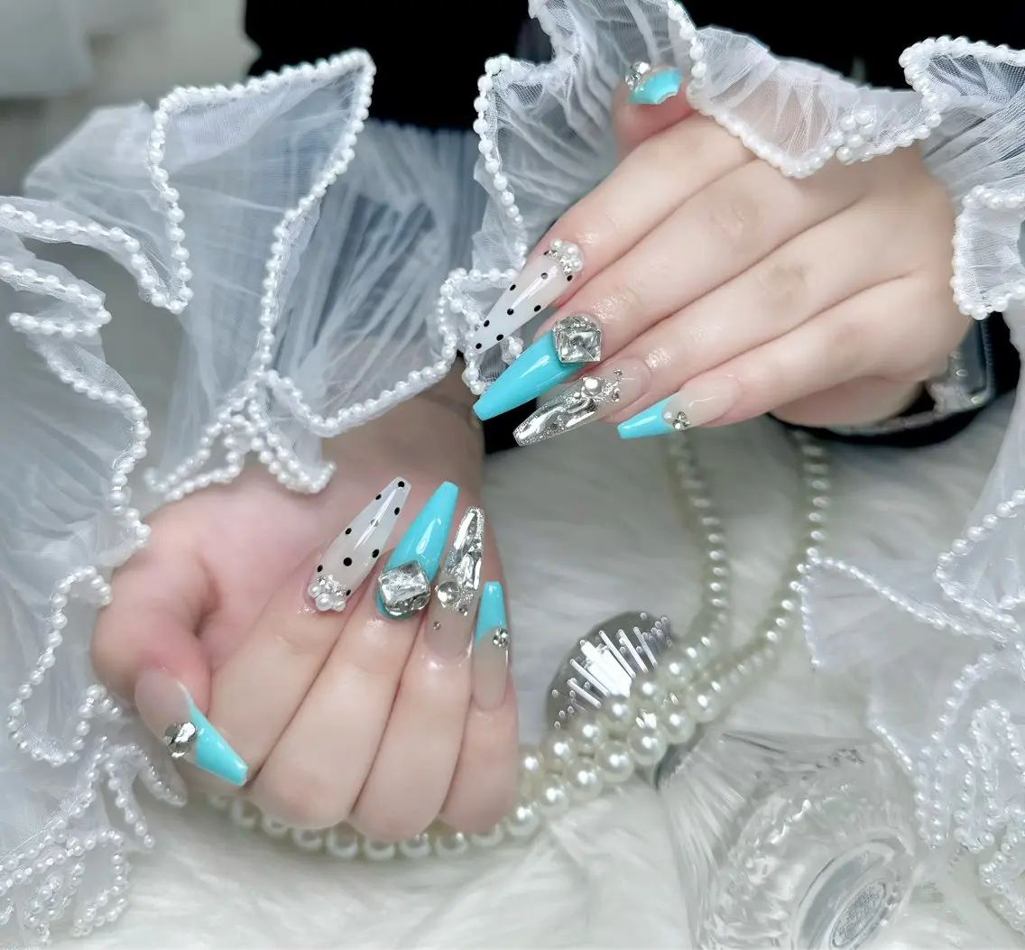 ネイル オーロラネイル チークネイル フラッシュネイル フレンチネイル ジェルネイル ハンドネイル ハンドケア Miyu Nailのネイルデザイン
