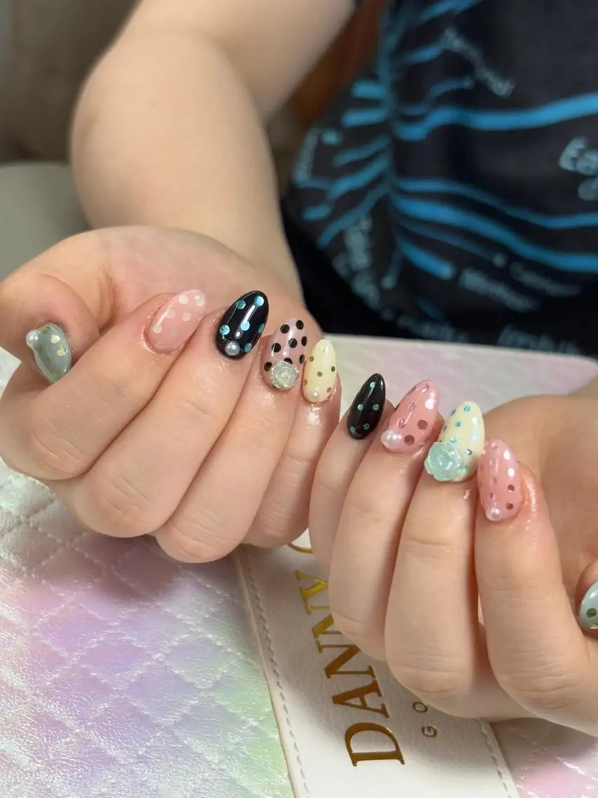 ネイル チークネイル ドット フットネイル フレンチネイル グラデーション ハンドネイル フットネイル HANA 川越東口ネイルサロンのネイルデザイン