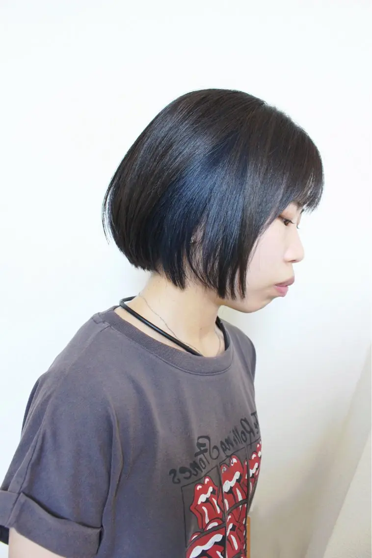 ショート カラー ブリーチ ネイビーカラー ボブ カット ヘアカラー 土居 正季のヘアスタイル