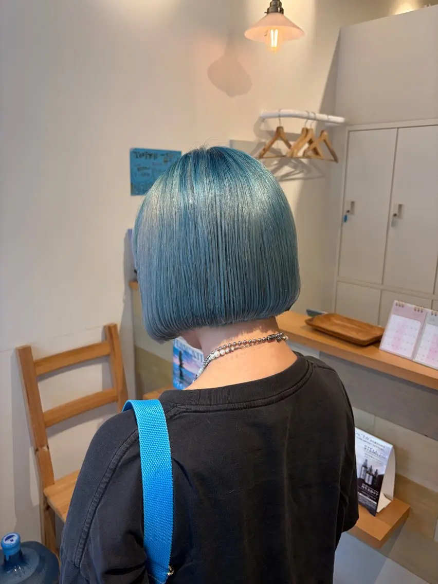 ショート カラー カット ヘアカラー トリートメント 荒井 茉凜のヘアスタイル