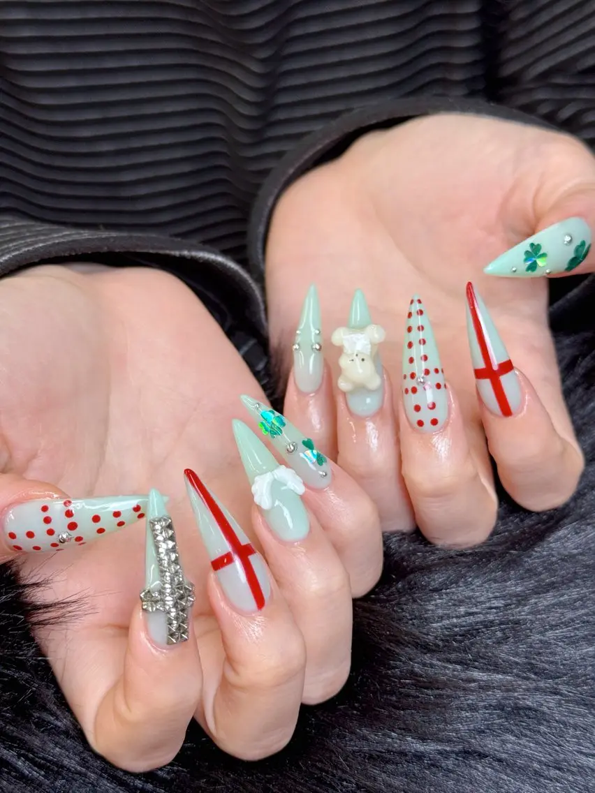 ネイル チークネイル ドット フレンチネイル グラデーション 韓国ネイル ハンドネイル Lisa Nail Salonのネイルデザイン