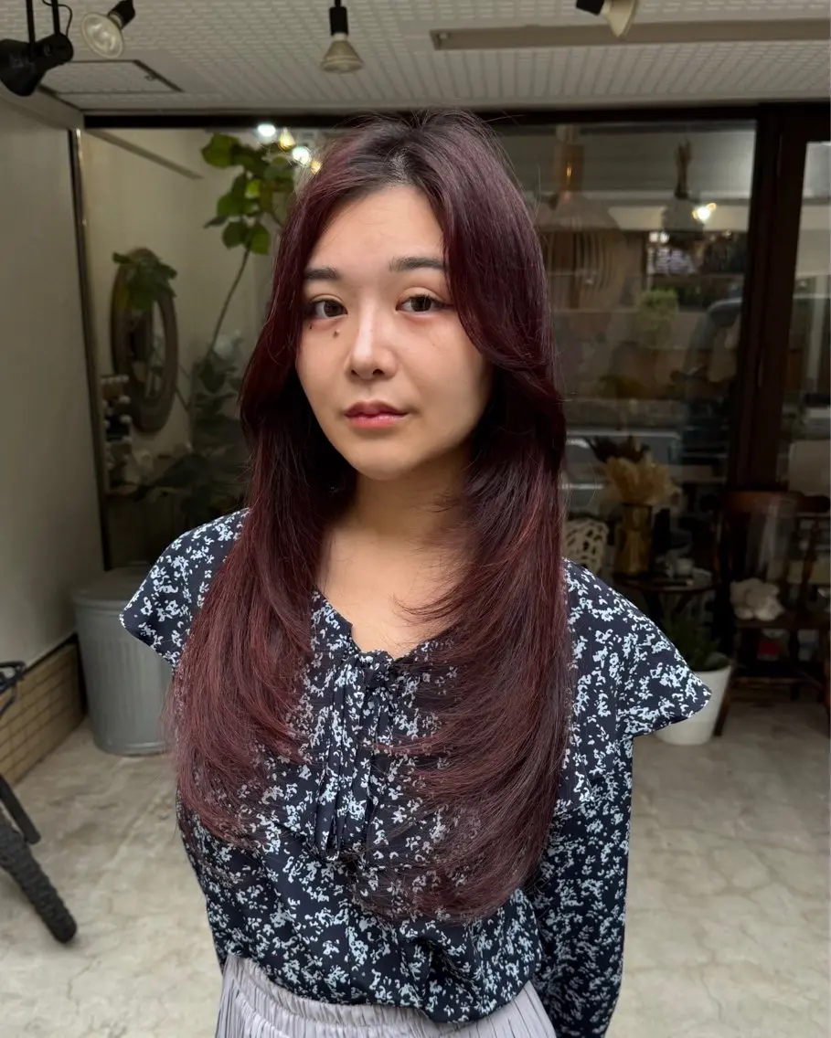 ロング カラー レッドカラー くびれヘア 顔まわりレイヤー 顔周りカット 韓国風ヘア カット ヘアカラー トリートメント 韓国レイヤー柔らかい 地毛風縮毛矯正/マツのヘアスタイル