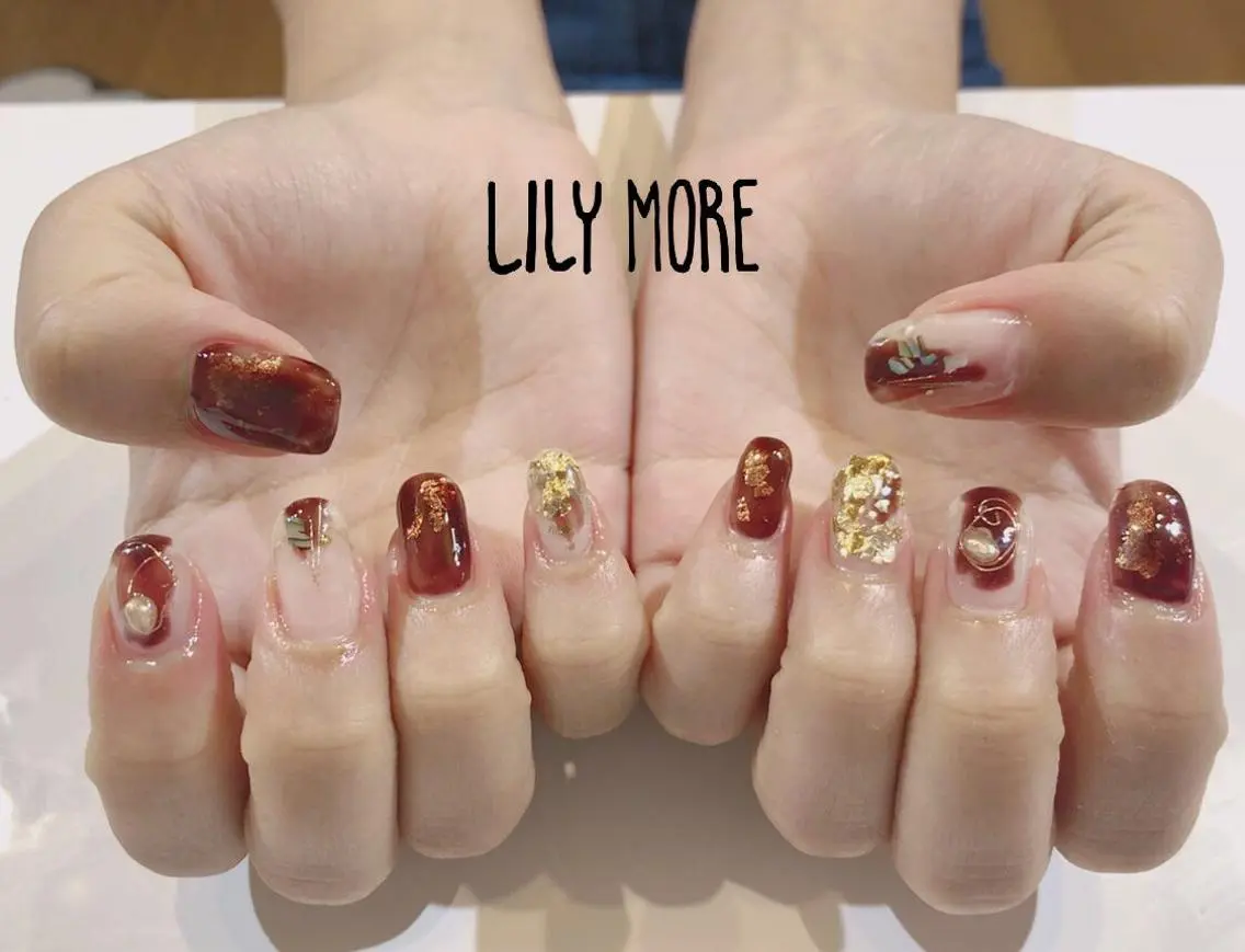 ネイル ブラウン ニュアンスネイル Lily closetのネイルデザイン