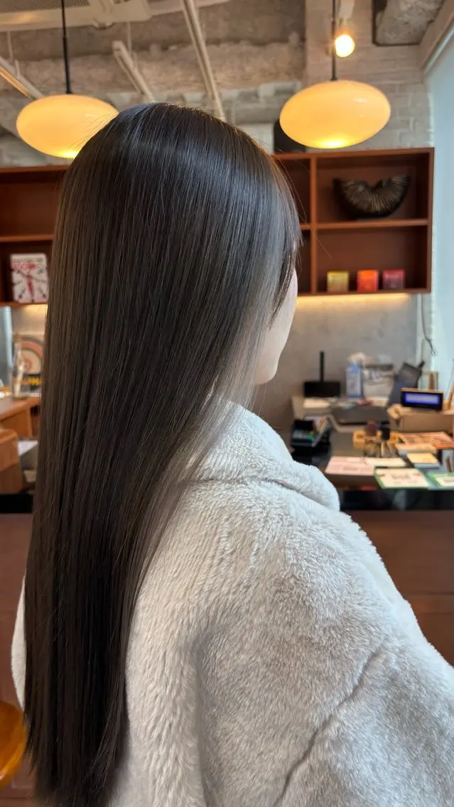 ロング カラー アッシュ アッシュブラウン ベージュカラー ブリーチ ブラウンカラー 柳坪 まなのヘアスタイル