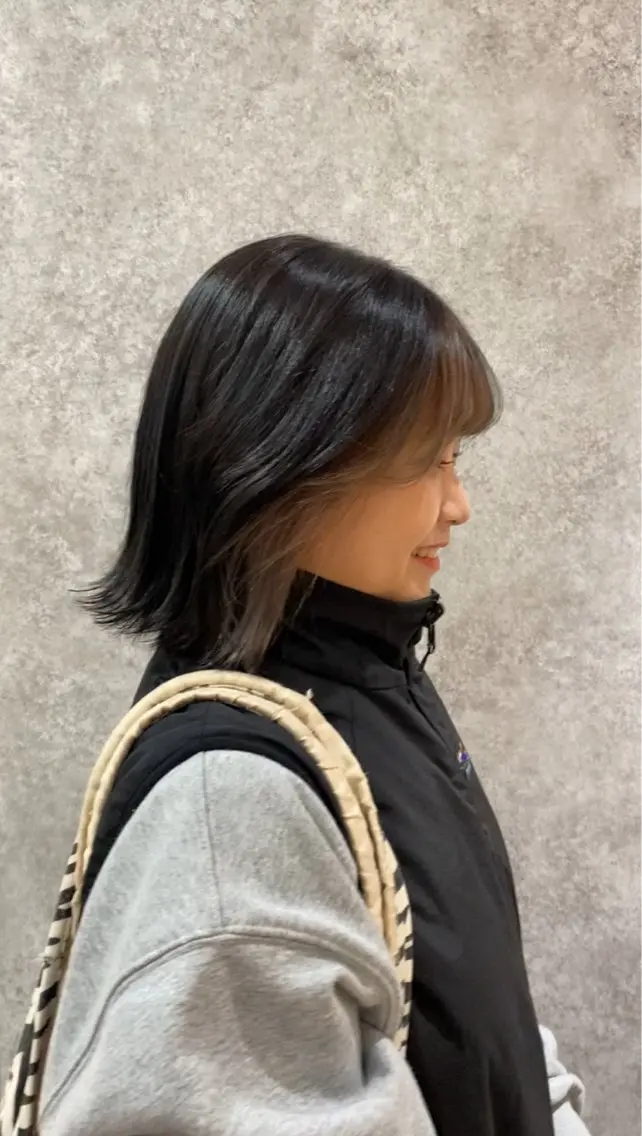 ミディアム 阪急箕面駅 艶カラー/縮毛矯正のヘアスタイル