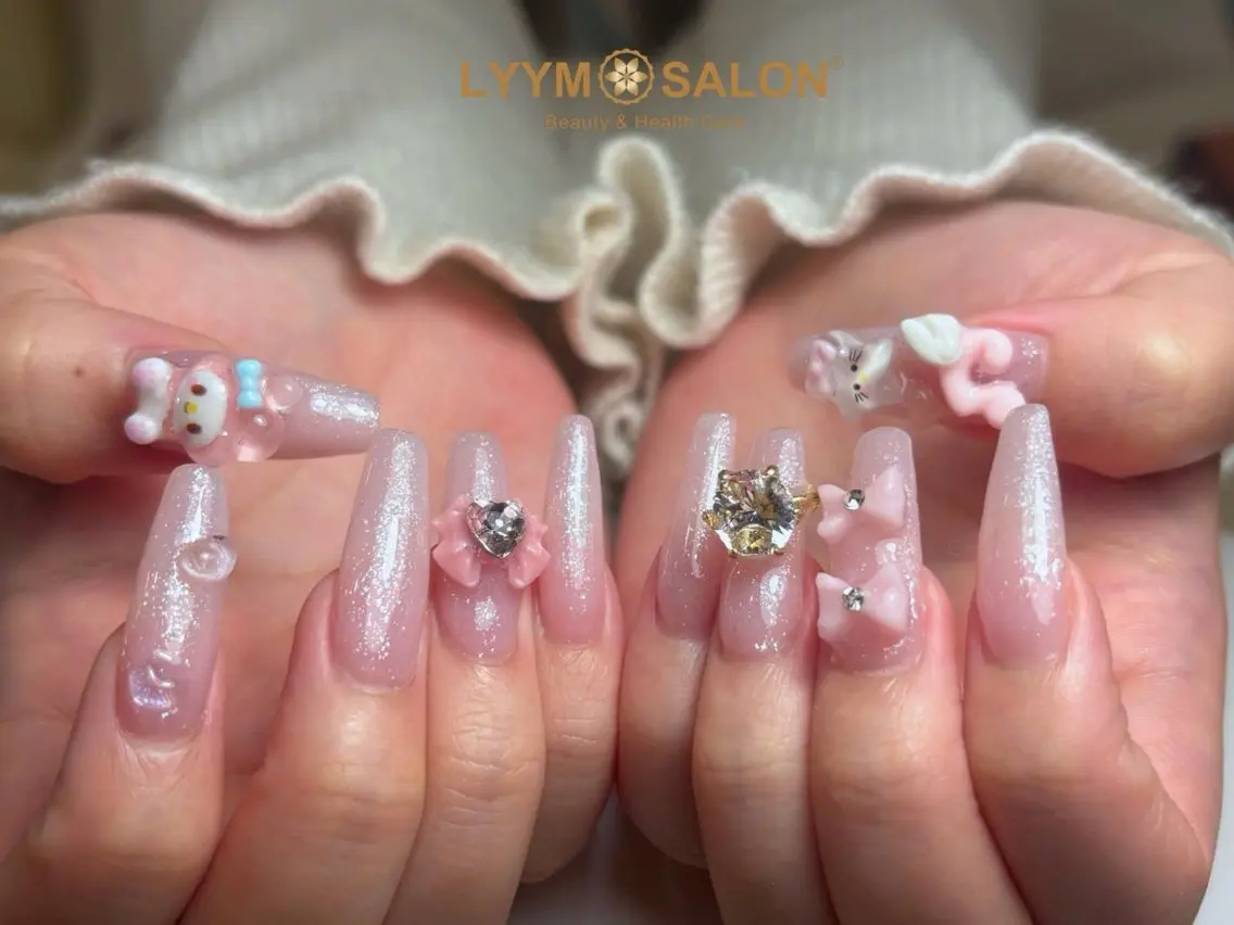 ネイル 長さ出し ガーリー 氷ネイル・うるうるネイル キラキラネイル 韓国ネイル ハンドネイル LYYM Salonのネイルデザイン