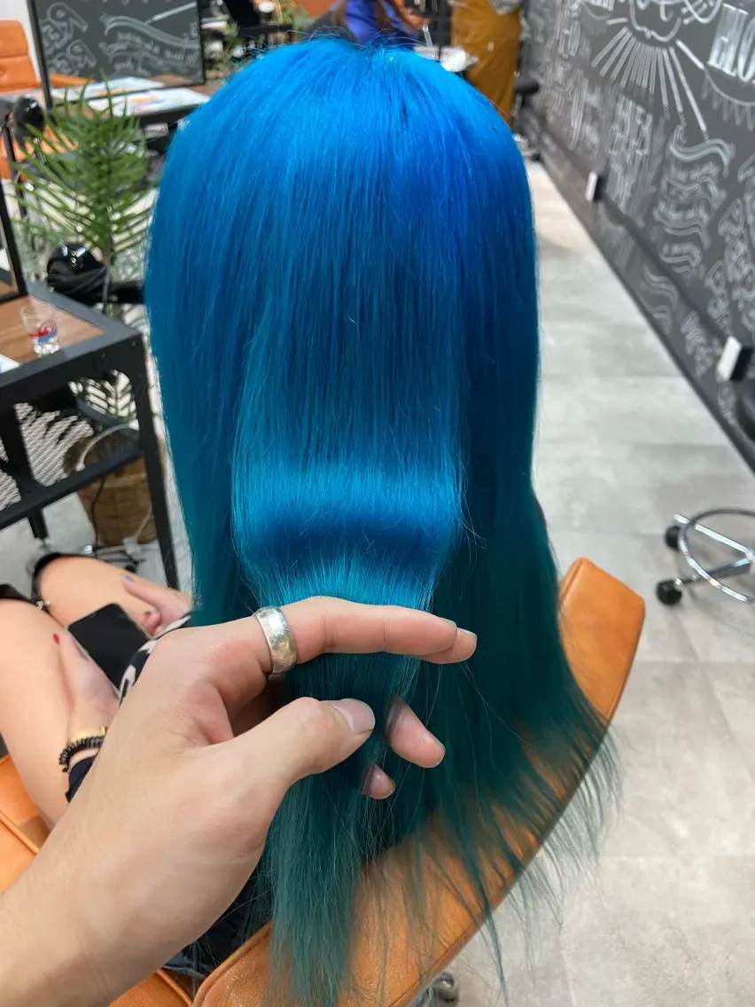 ミディアム カラー ブルーカラー ブルージュ ヘアカラー トリートメント ウルフカット レイヤーカット上柿のヘアスタイル