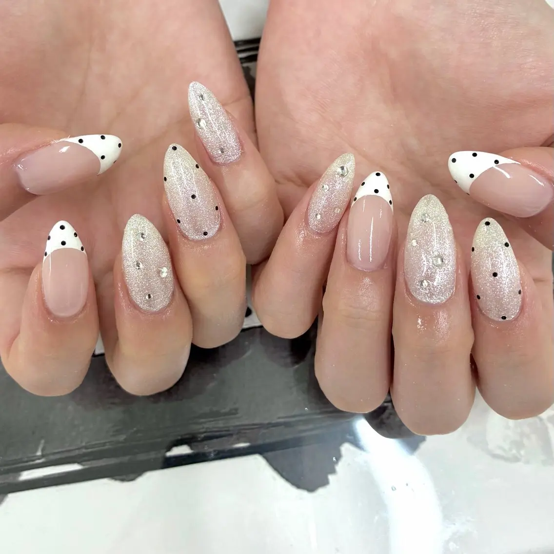 ネイル ドット ハンドネイル _white 上本町店のネイルデザイン