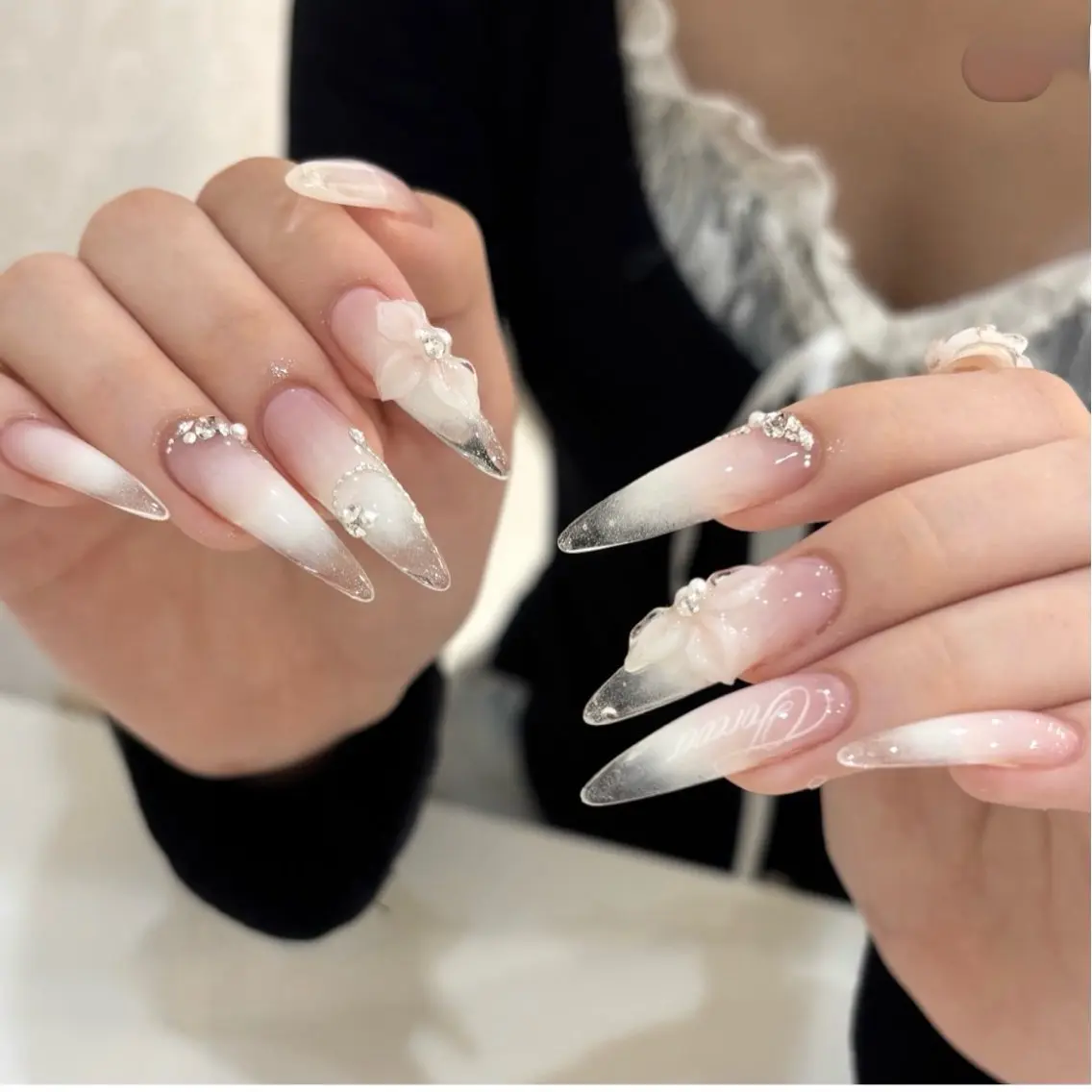 ネイル チークネイル ドット フットネイル フレンチネイル グラデーション ハンドネイル ハンドケア Nihonthy Nail 新宿のネイルデザイン