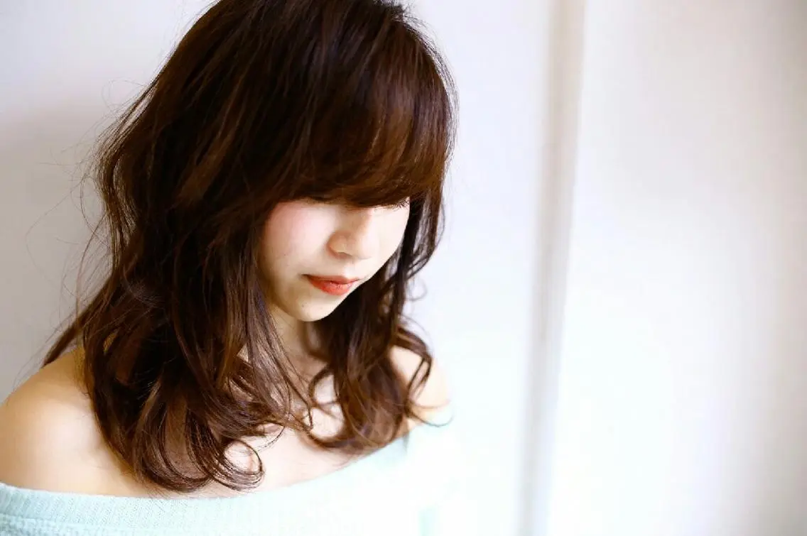 セミロング カラー パーマ ヘアアレンジ 中津No.1髪質改善 店長✨透ける暗髪のヘアスタイル