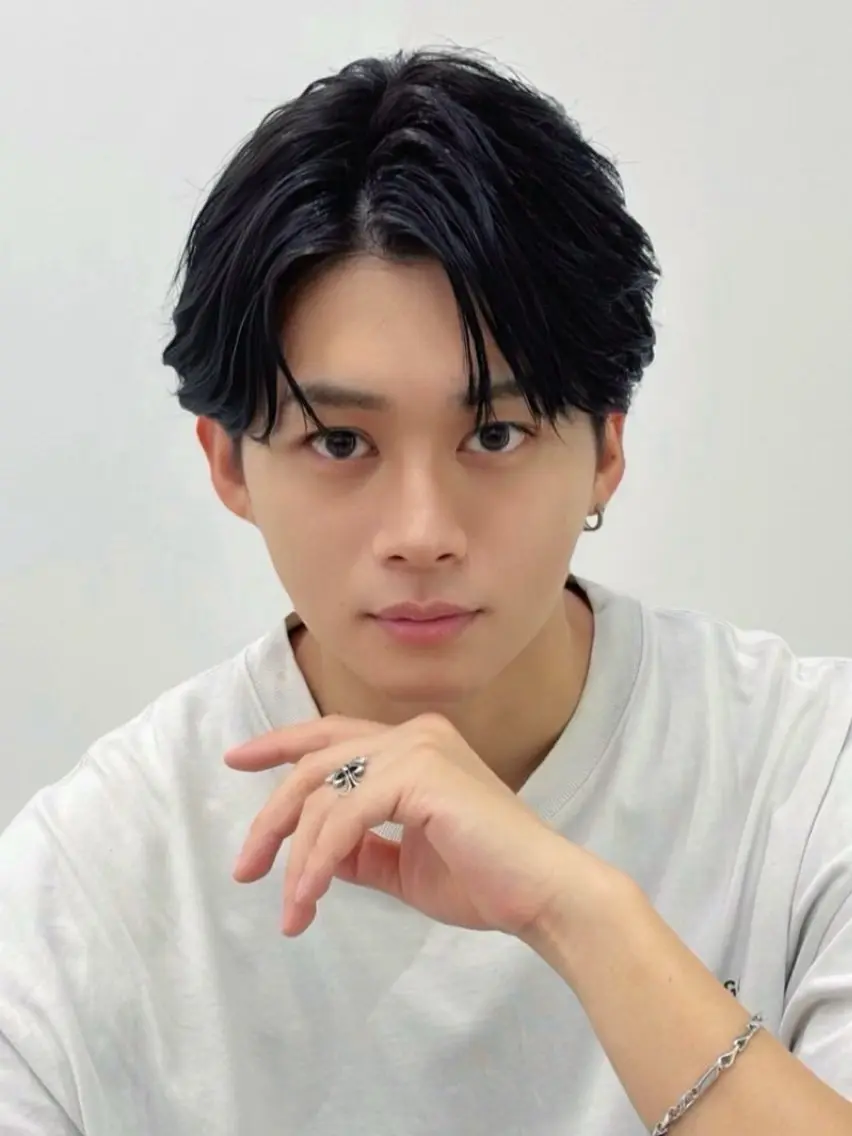メンズ センターパート 石川 瑠華のヘアスタイル