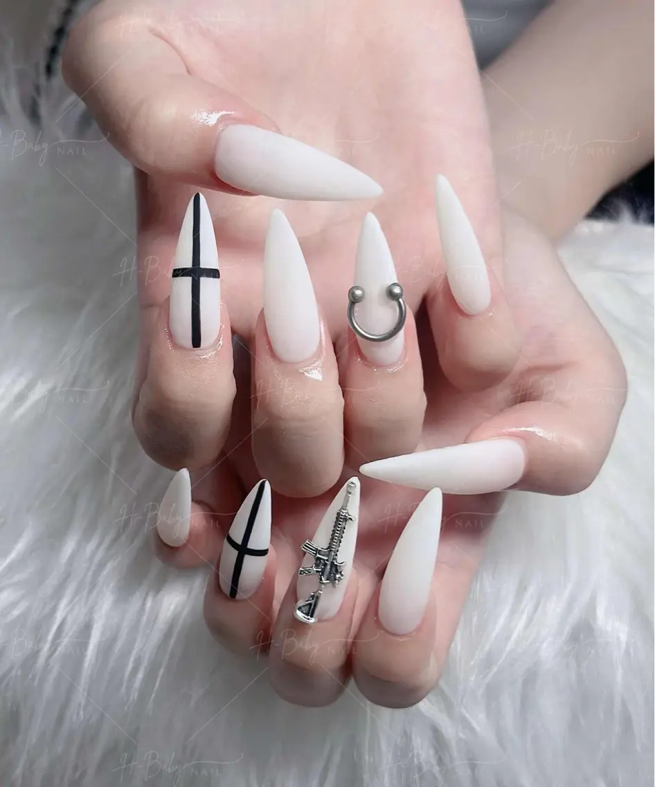 ネイル フレンチネイル ジェルネイル ガラスフレンチ ハロウィン ハート H.baby Nail Salonのネイルデザイン