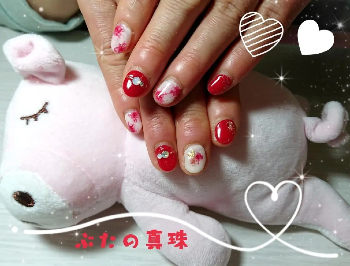 ネイル ニュアンスネイル 赤色 ハンドネイル 林 珠里のネイルデザイン