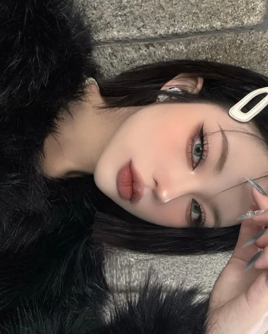 【メイク時短】韓国で話題の絶対盛れるマスカラパーマ🖤💀の写真