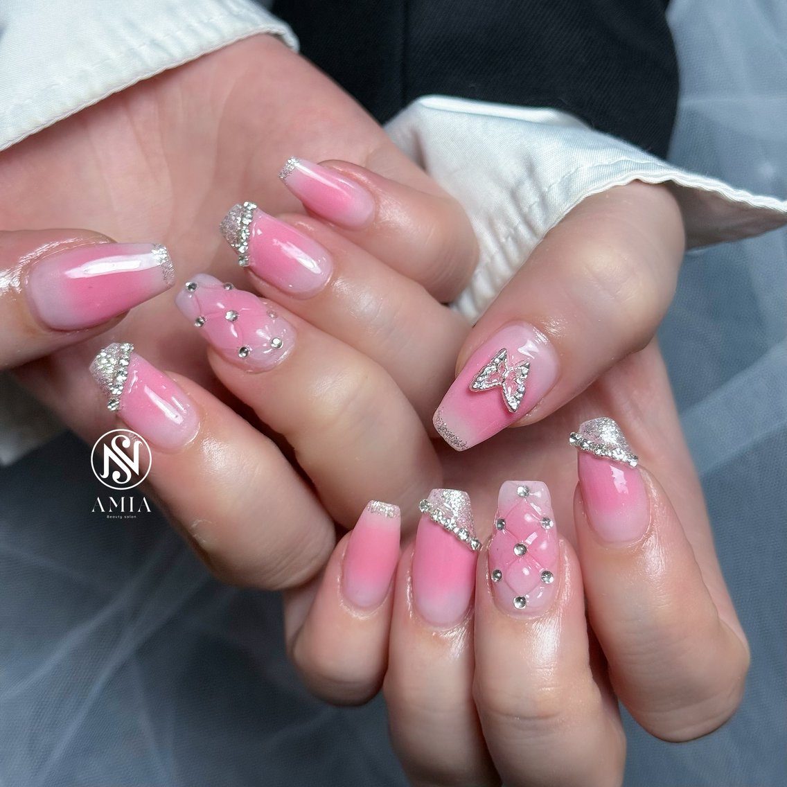 セミロング ハンドネイル 🌟AMIA BEAUTY🌟のネイルデザイン