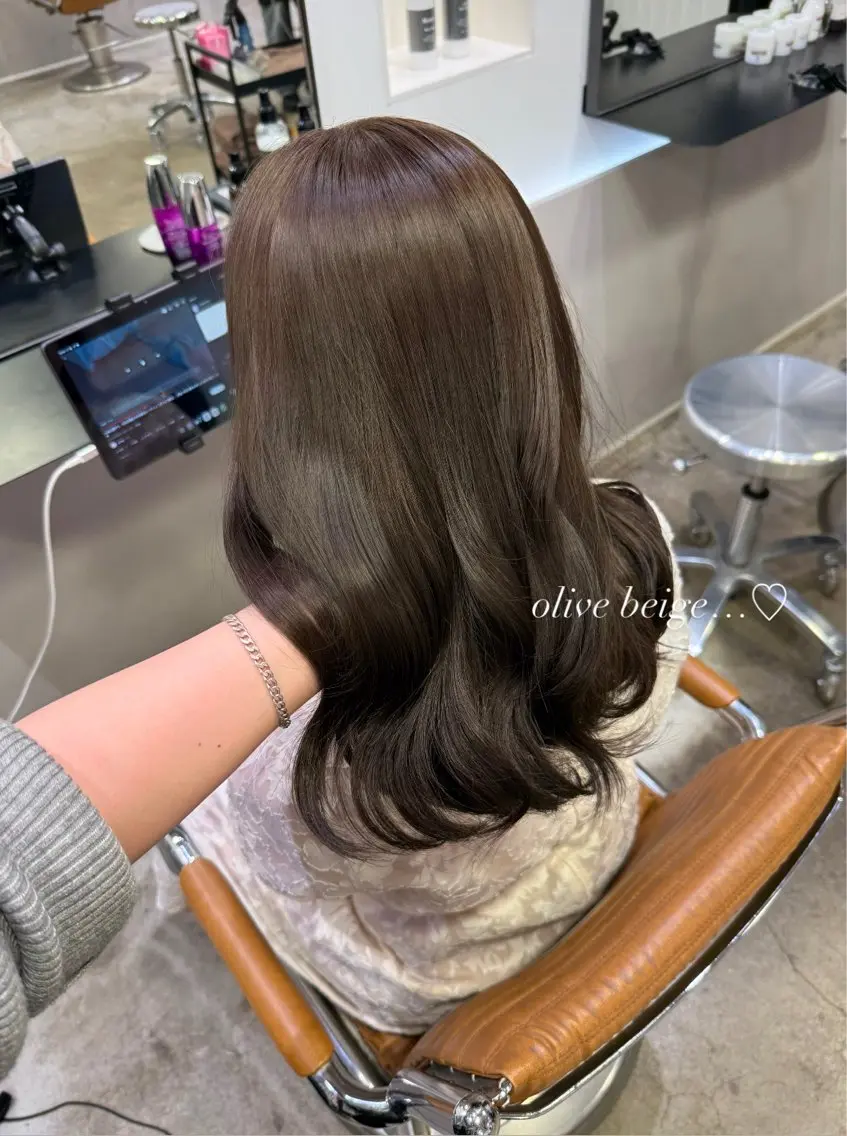 セミロング カラー 透明感カラー オリーブカラー 透明感カラー/ RIKO🌺🥥のヘアスタイル