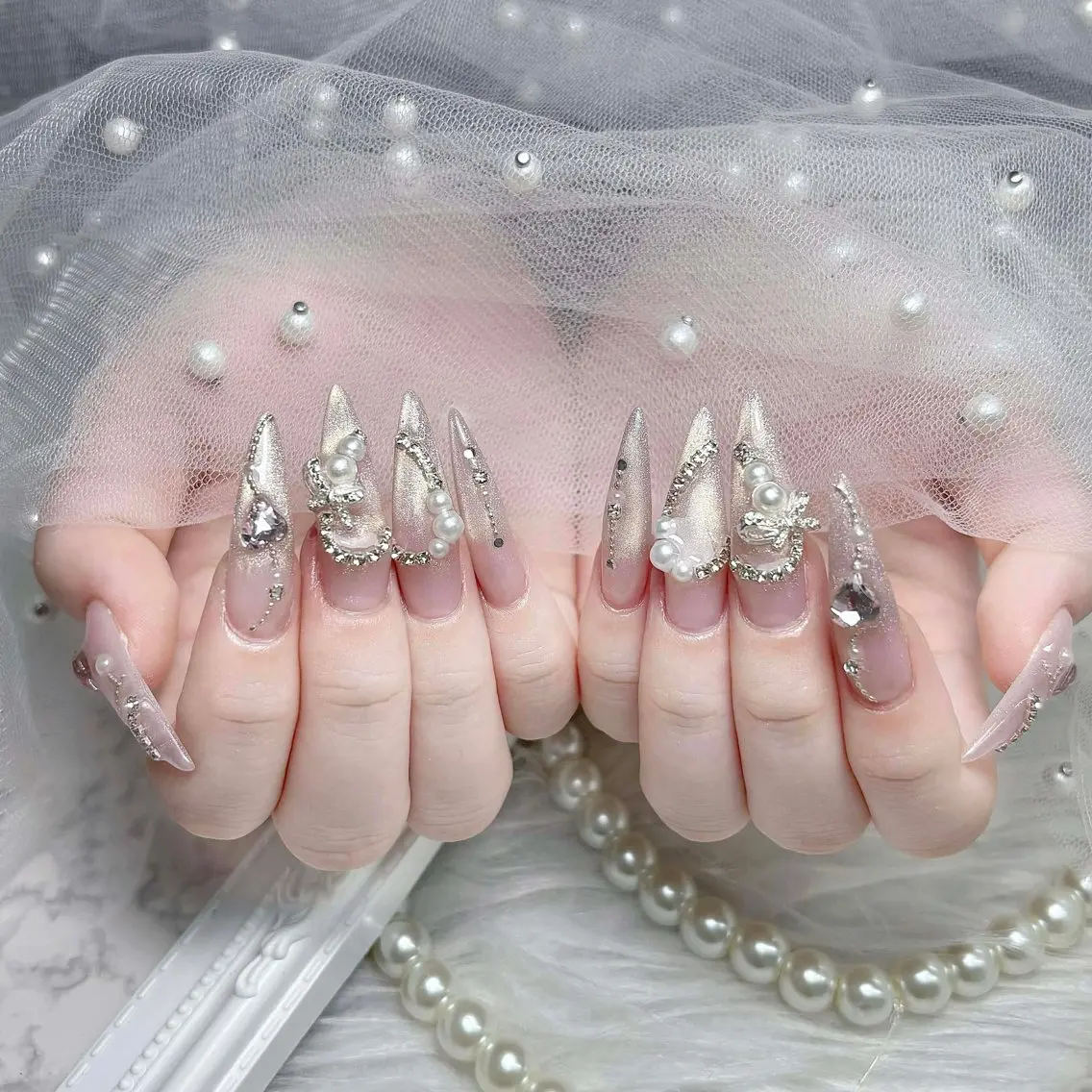 ネイル アートネイル オーロラネイル ブラウン ジェルネイル グラデーション ハンドネイル ハンドケア Nova Nailのネイルデザイン