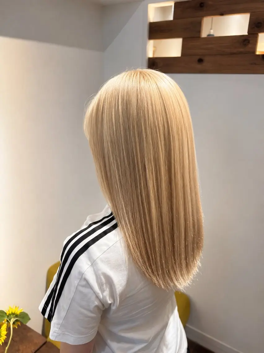 ミディアム カラー ブリーチ ハイトーンカラー PIS／ NAHOのヘアスタイル