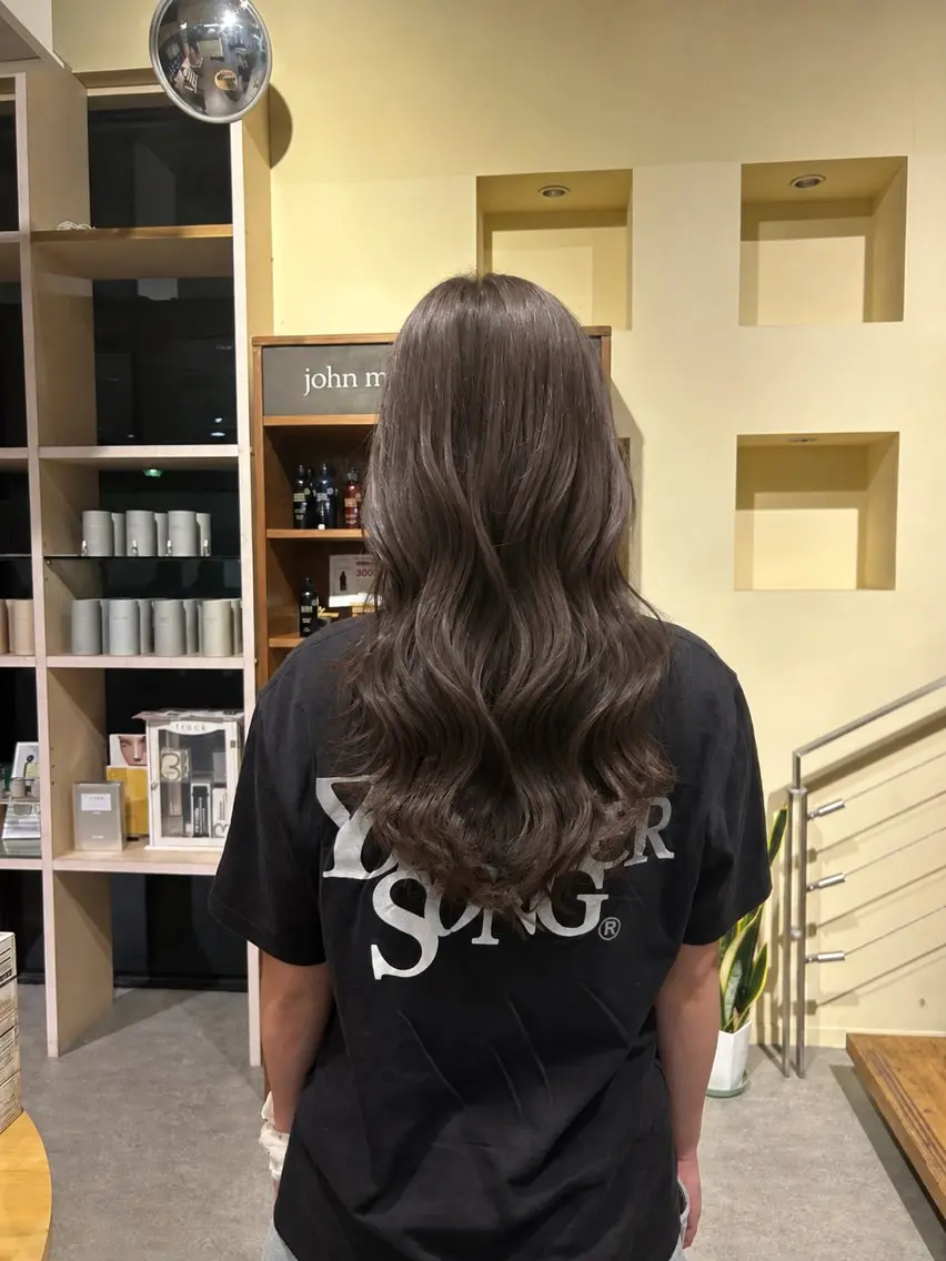 ロング カット ヘアカラー 𝑹𝒊𝒌𝒐 ブリーチ/艶カラーのヘアスタイル