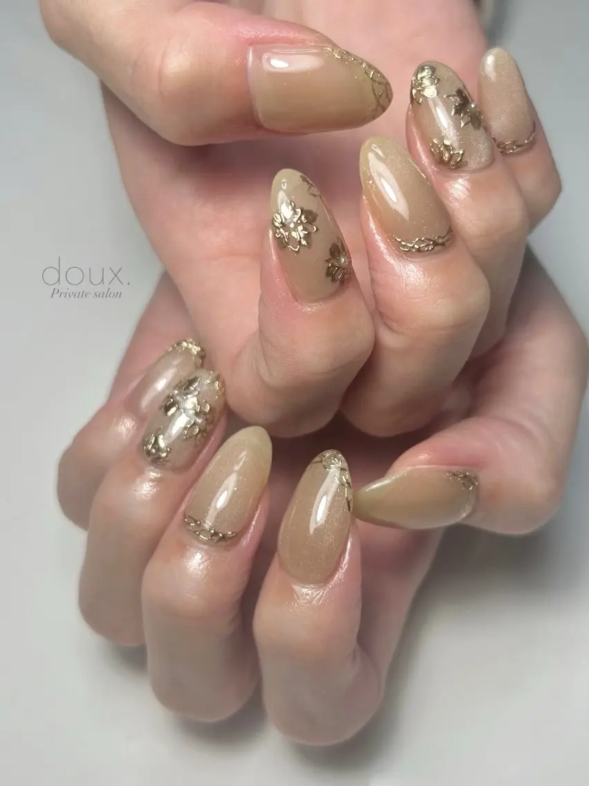 ネイル フラワーネイル 韓国ネイル ミラーネイル ニュアンスネイル 冬ネイル doux. nailのネイルデザイン