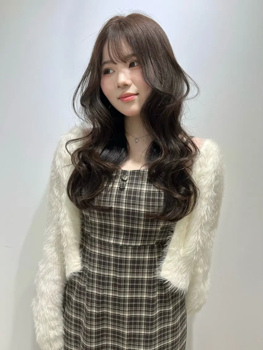 【平日・10​〜​20代限定】前髪顔周りカット＋コテ巻きスタイリング🪽の写真