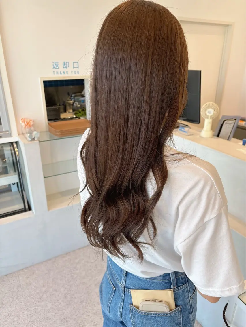 ロング カラー ブリーチ 透明感カラー ココアグレージュ グレージュ イルミナカラー 仮坂 美夏のヘアスタイル