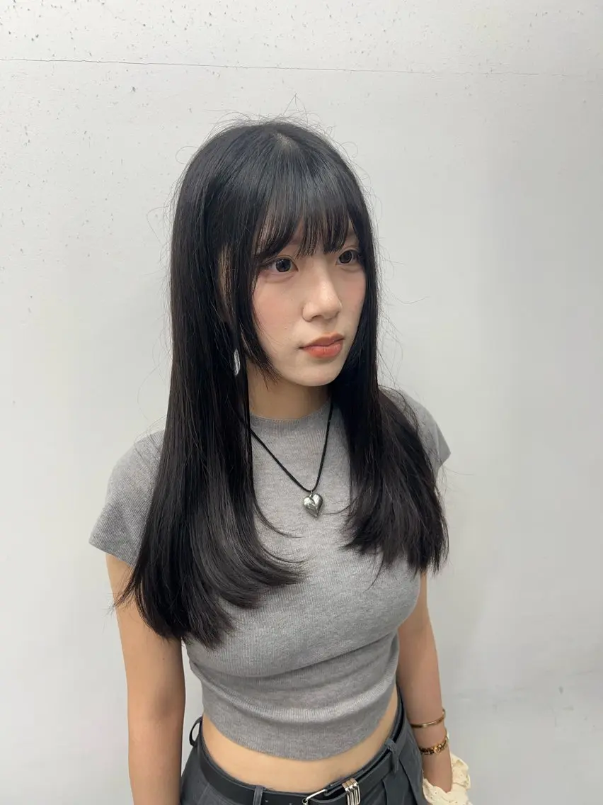 ロング カット トリートメント ダブルカラー寒色系 ボリューム改善ハヤトのヘアスタイル