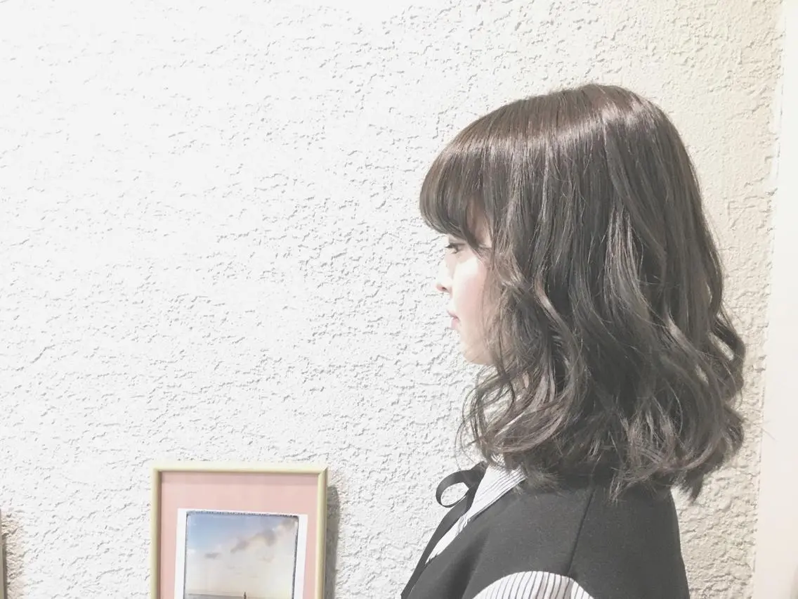 ミディアム カラー ブリーチ 透明感カラー グレージュ ブリーチなしカラー カット 縮毛矯正 てんま さやかのヘアスタイル