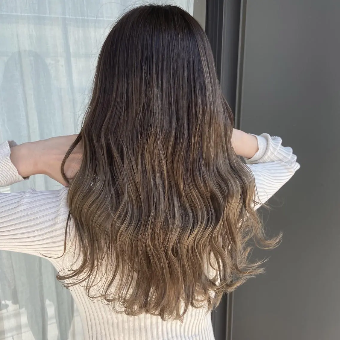 ミディアム レイヤーカット 峯 志帆のヘアスタイル