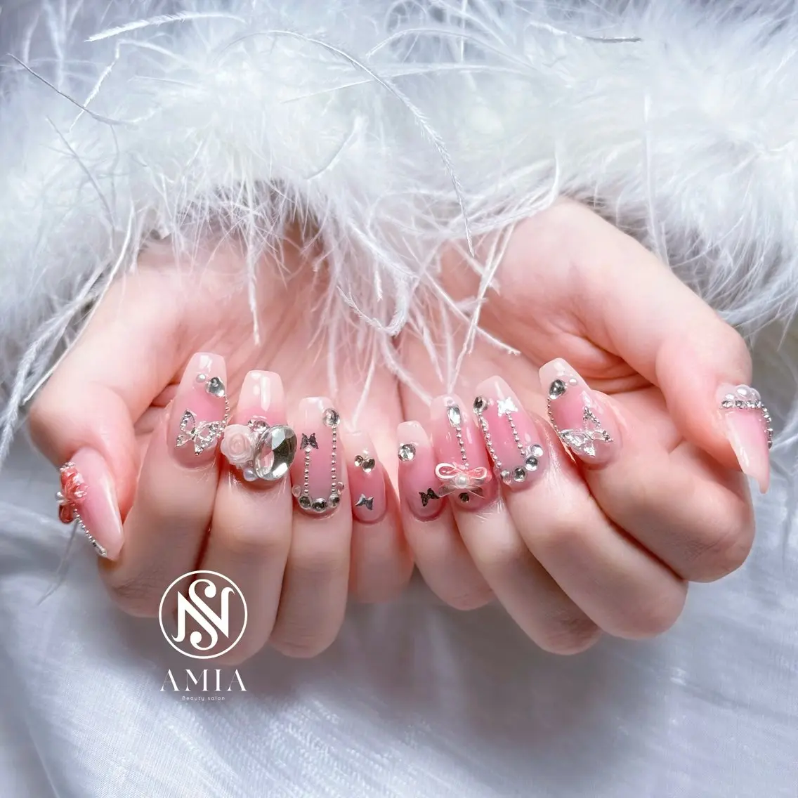 セミロング ハンドネイル 🌟AMIA BEAUTY🌟のネイルデザイン