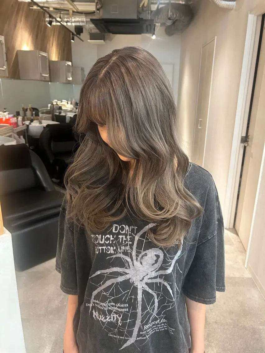 ミディアム アッシュ カット ヘアカラー ウルフカット レイヤーカット上柿のヘアスタイル
