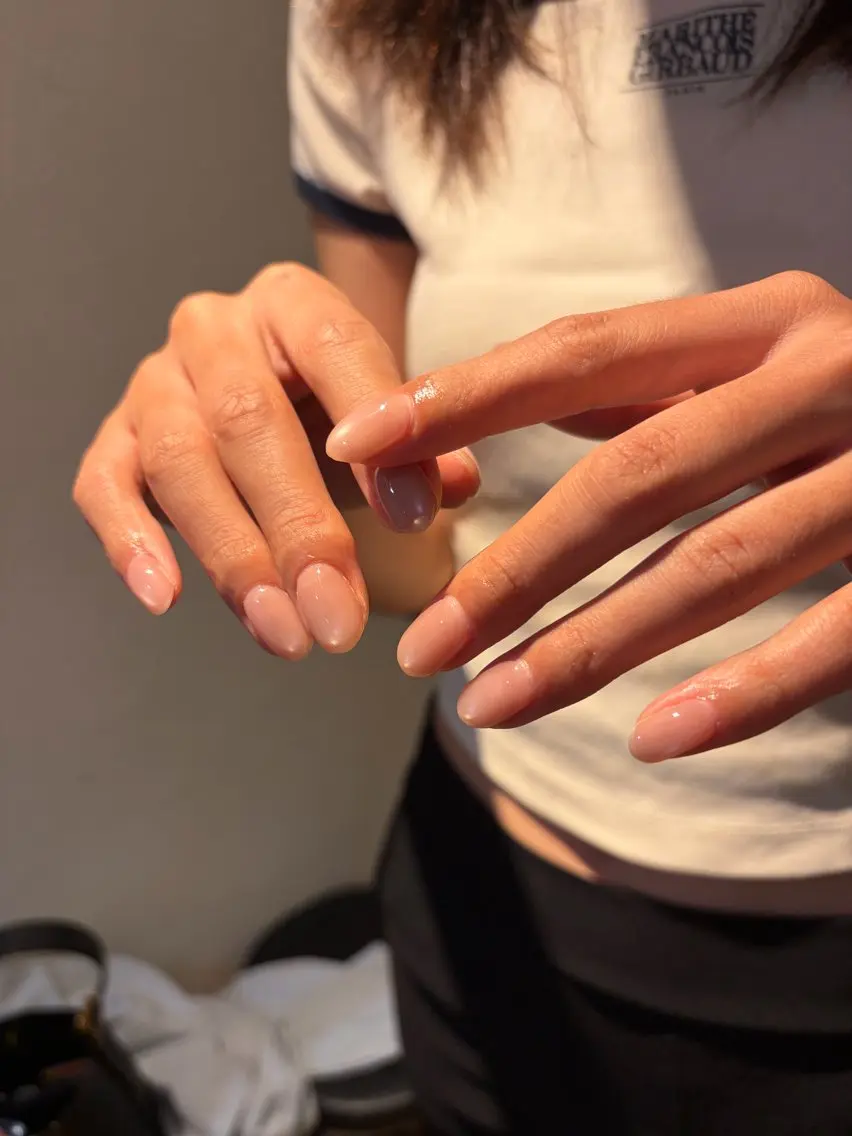 ネイル ハンドネイル 𝗶𝗿𝗼𝗵𝗮 ໒꒱ 𓏸*˚のネイルデザイン