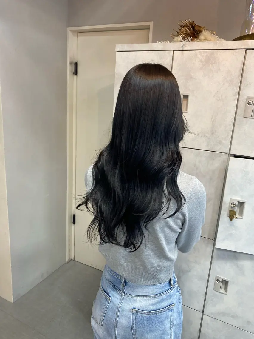 カラー 黒髪 ブルーカラー ブルーブラック XELM高崎 🤍Kyokaのヘアスタイル