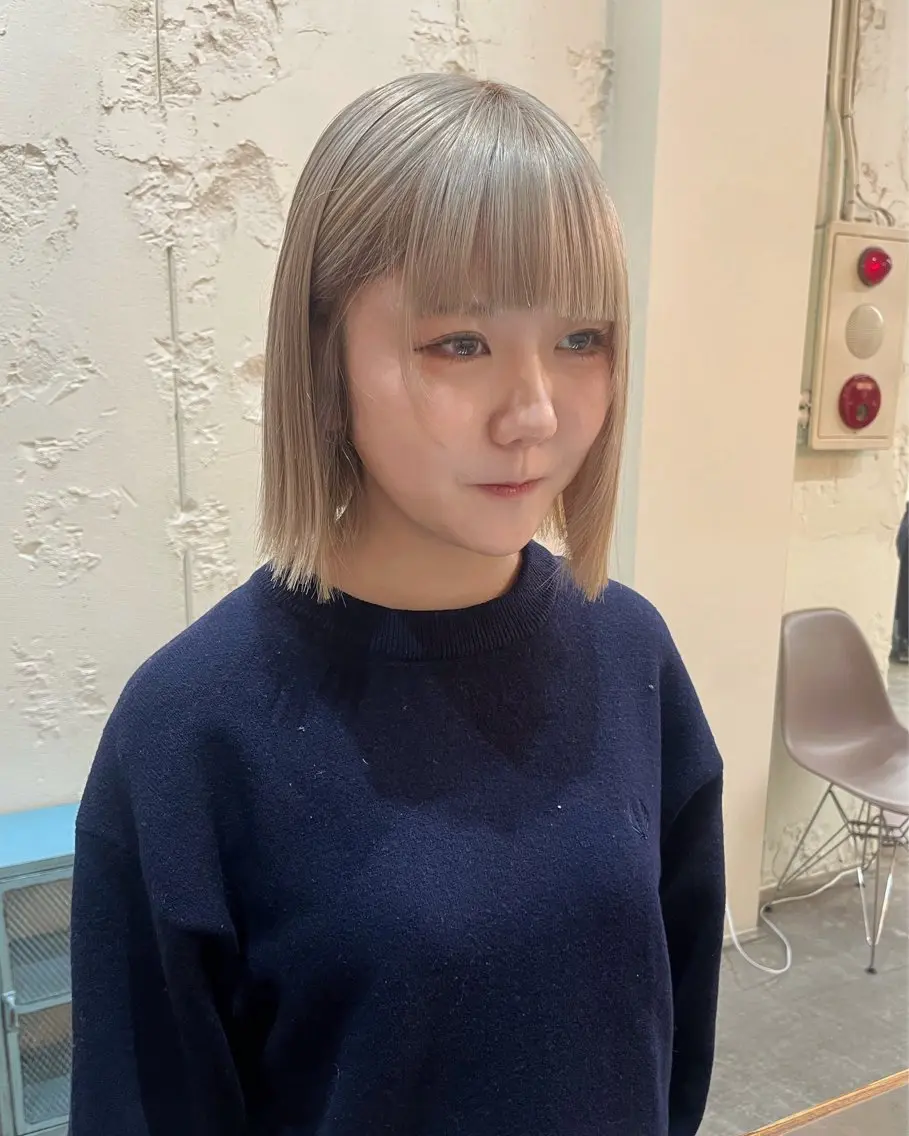 ショート カラー ブリーチ ブロンド カット ヘアカラー トリートメント ハイトーン🦢 Natsumiのヘアスタイル