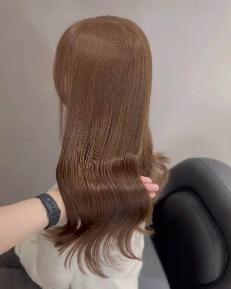 ミディアム カラー パーマ アッシュ アッシュグレー アッシュグレージュ ベージュカラー ブリーチ カット ヘアカラー 縮毛矯正 トリートメント akira｜ 透明感ベージュ｜梅田のヘアスタイル