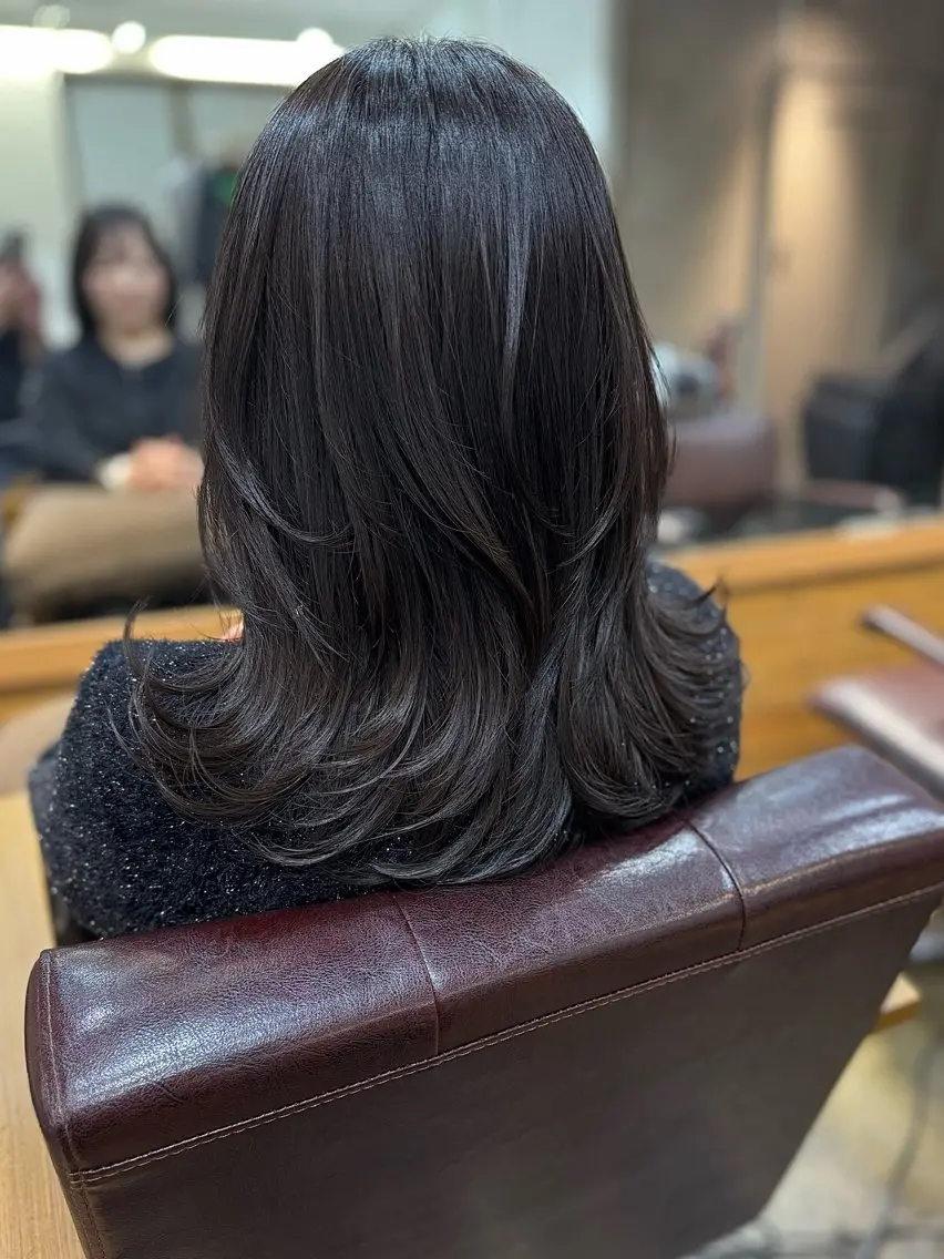 ミディアム カット ヘアカラー トリートメント 髪質改善✨艶髪✨ レイヤーカット 田畑のヘアスタイル