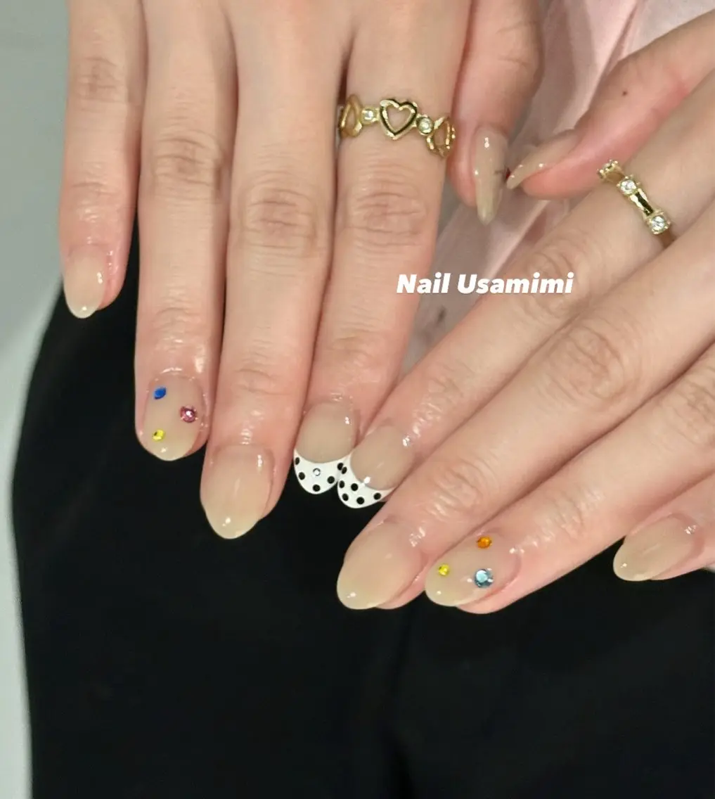 ネイル アートネイル ドット フレンチネイル ジェルネイル パラジェル ハンドネイル 本町ネイルNail UsaMimiのネイルデザイン