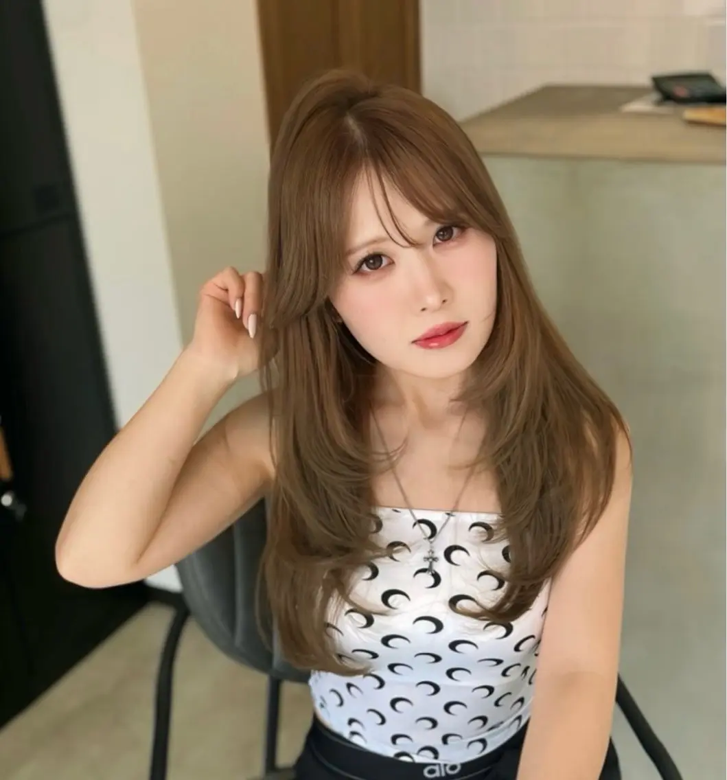 ロング レイヤーカット ciate MOEのヘアスタイル