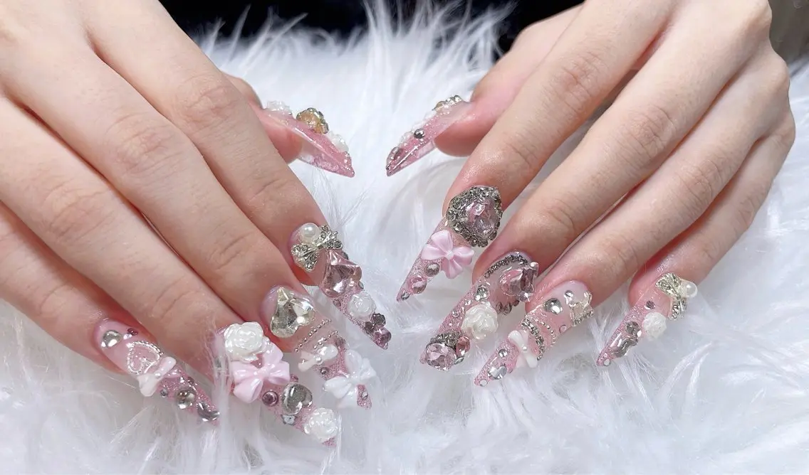 ネイル アニマル柄 チークネイル フラッシュネイル フットネイル フレンチネイル ハンドネイル B·U Nail大宮 長さだし専門店のネイルデザイン