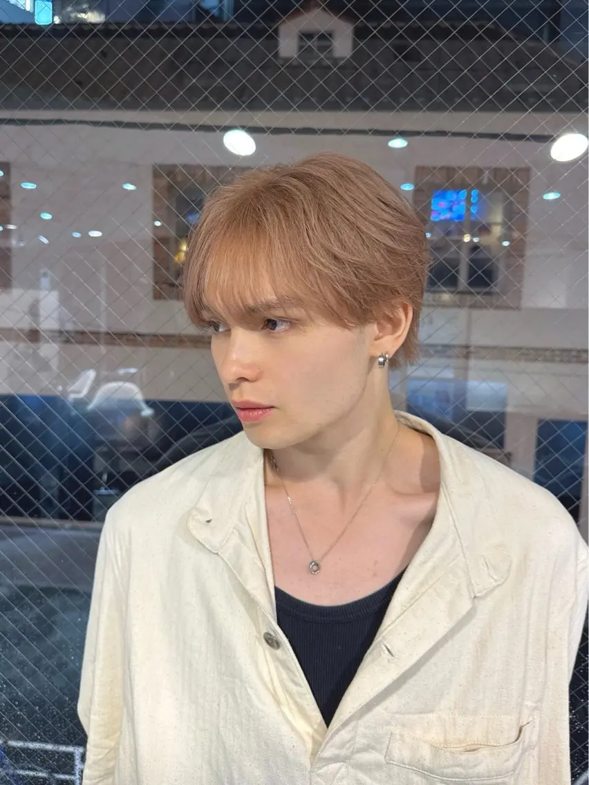 カラー メンズ ベージュカラー ミルクティーベージュ ヘアカラー 🌈レイヤーカット/ ハイトーン🌈タクマのヘアスタイル
