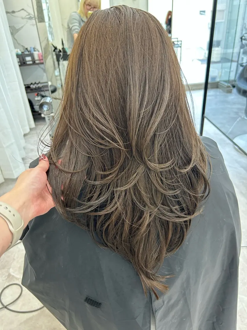 カラー オリーブカラー 羽根田 果奈のヘアスタイル