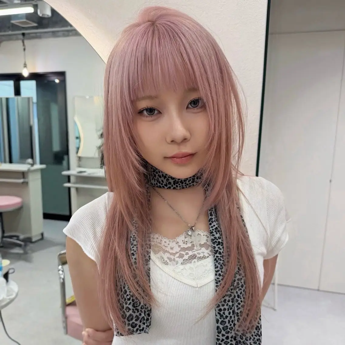 ロング 韓国風ヘア レイヤーカット ロング 小顔カット カット ヘアカラー トリートメント 🤍ハイトーン 🤍VIVIE🤍のヘアスタイル