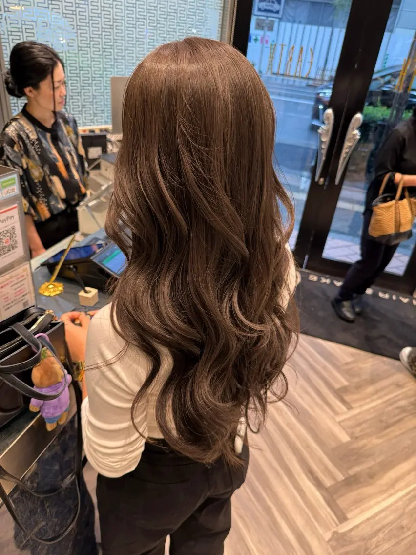 ロング カット ヘアカラー 鈴木 美香のヘアスタイル