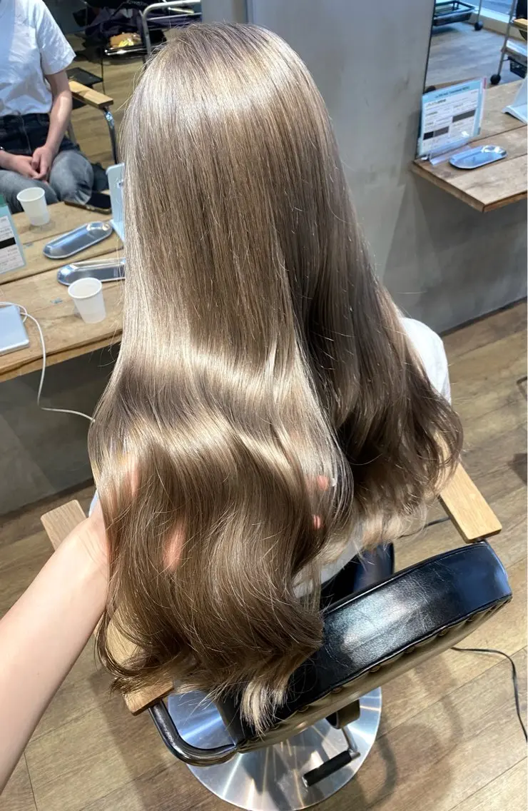 ロング ヘアカラー 井上 麻帆のヘアスタイル