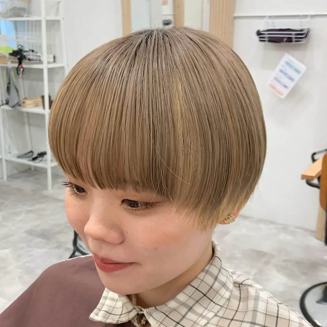 ショート カラー ベージュカラー ブロンド ミルクティーベージュ ショートヘア TIES/ 岩見柊子のヘアスタイル