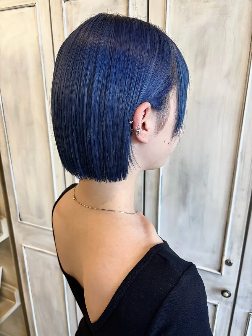 ショート ヘアカラー アオバ / ハイトーンカラーのヘアスタイル