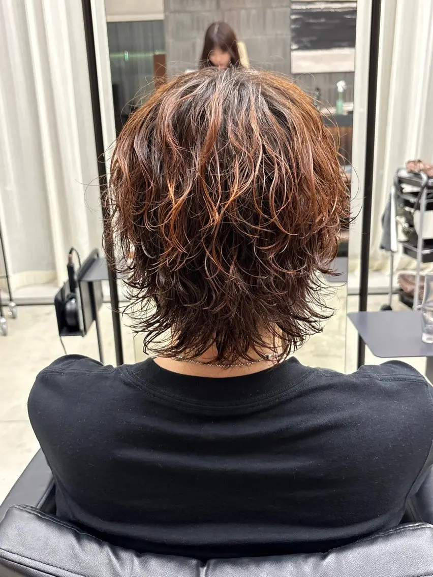 パーマ メンズ 波巻きパーマ メンズウルフカット ウルフカット パーマ メンズパーマ特化 sayoのヘアスタイル