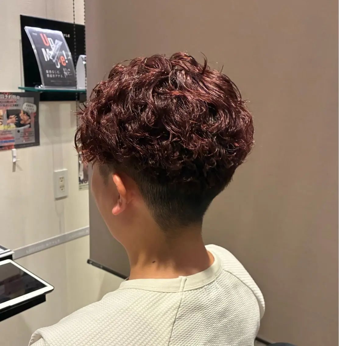カラー メンズ マッシュ 刈り上げ 坂本 鈴葉のヘアスタイル