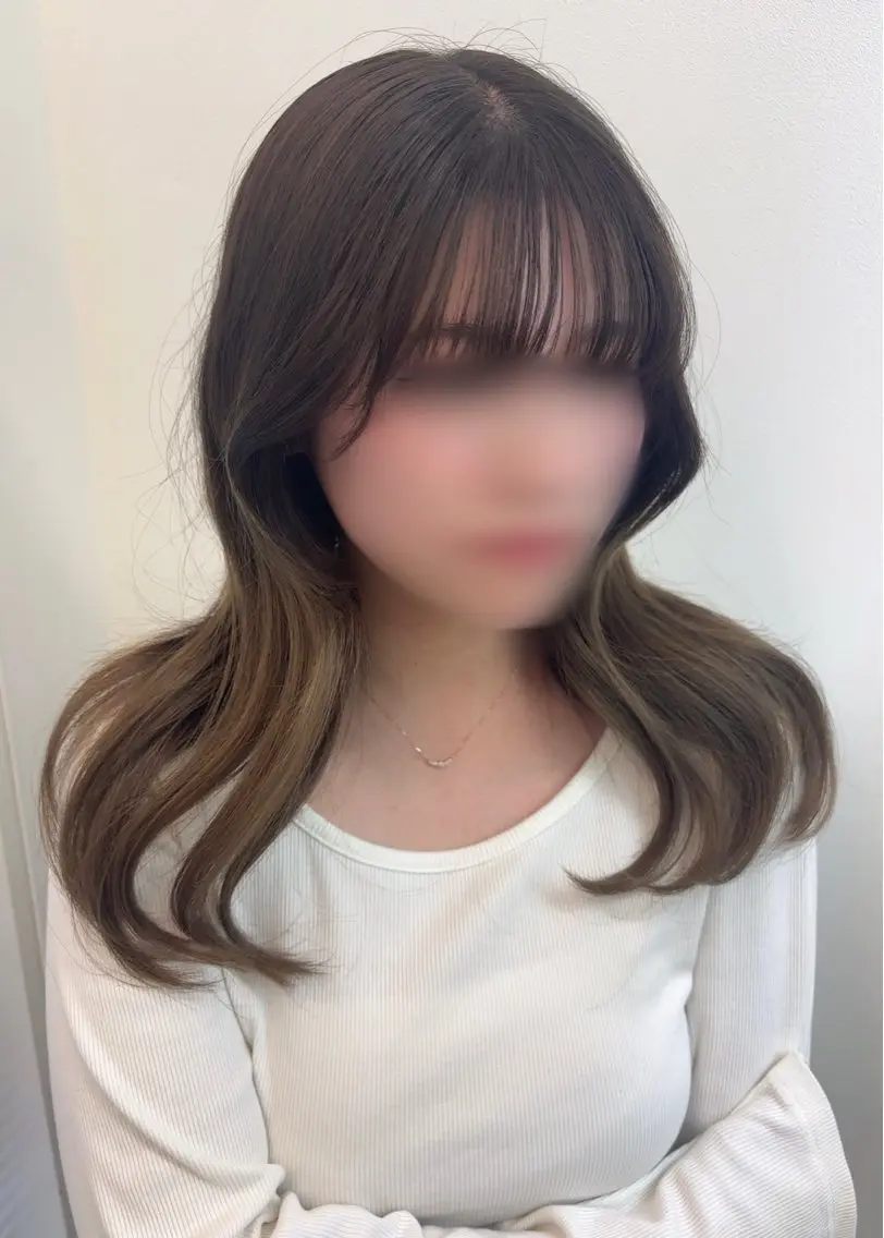 セミロング カラー ベージュカラー ブリーチ オリーブベージュ ヘアカラー Agu.hair__ ミナミのヘアスタイル